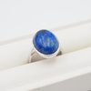 Pierścionek regulowany z owalnym Lapisem Lazuli w srebrze rodowanym.