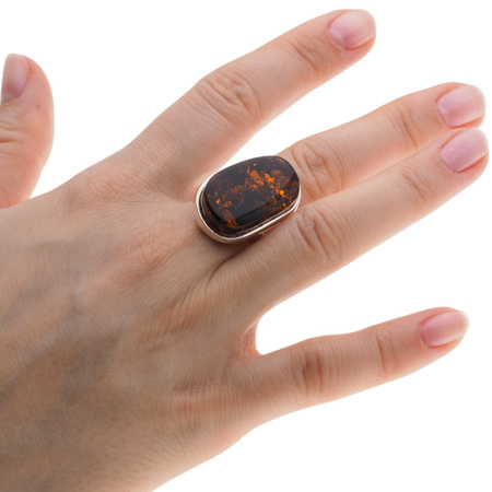 Pierścionek z prostokątnym Bursztynem Koniakowym w srebrze