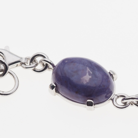 Bransoletka z owalnym czaroitem w srebrze rodowanym.