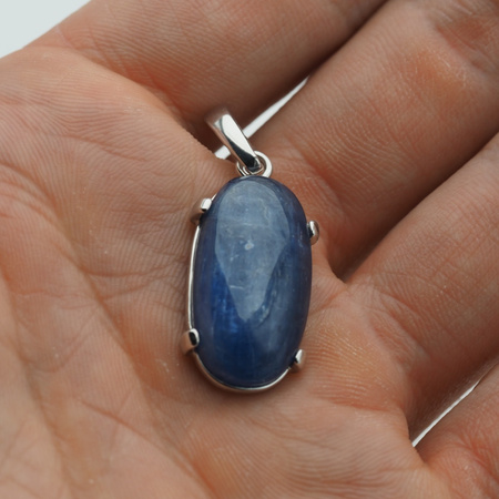 Zawieszka z kyanitem owalnym w srebrze rodowanym