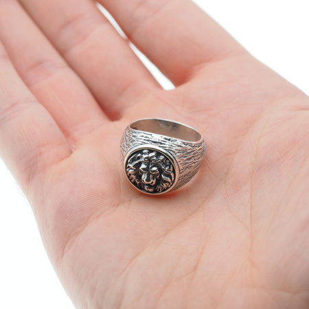 Sygnet lew - srebro oksydowane (rozmiar 17 lub 20)