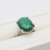 Pierścionek regulowany z owalnym Malachitem w srebrze rodowanym.