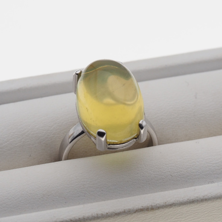 Pierścionek z owalnym Cytrynem w srebrze rodowanym.