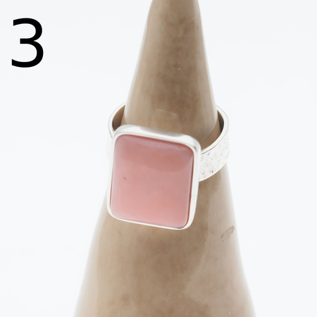 Pierścionek regulowany - Opal Różowy prostokąt w srebrze młotkowanym