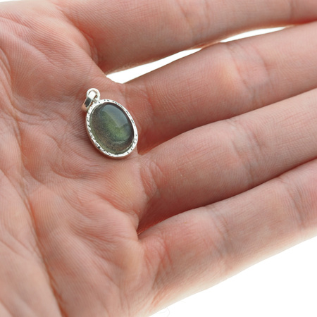 Zawieszka - Labradoryt owalny i młotkowane srebro