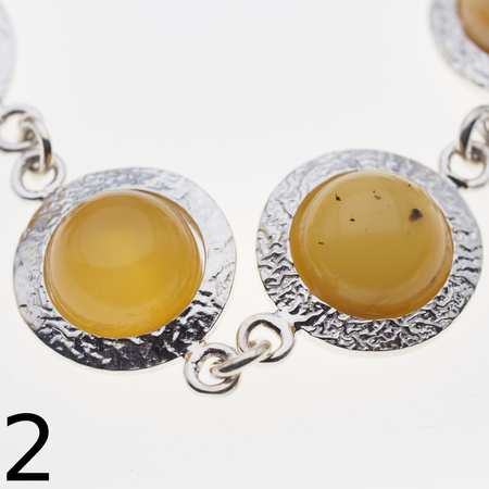 Bransoletka - mleczny bursztyn okrągły i srebro młotkowane