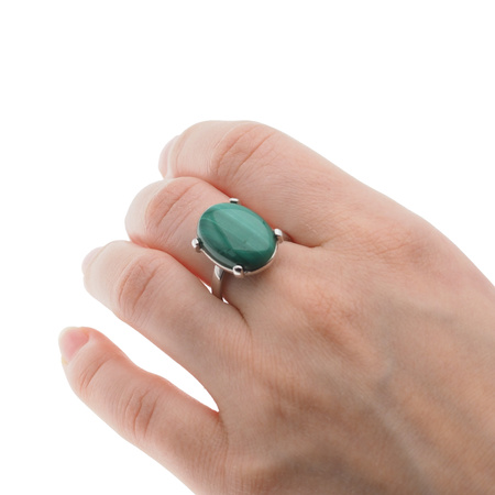 Pierścionek regulowany z owalnym Malachitem w srebrze rodowanym.