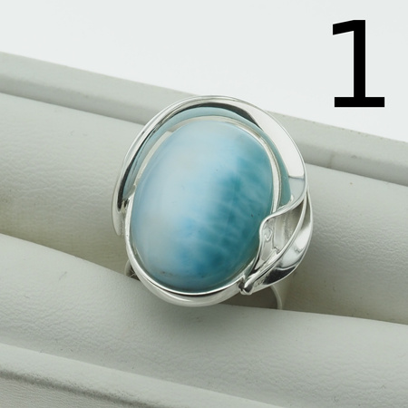 Pierścionek z owalnym Larimarem w srebrze z liściem