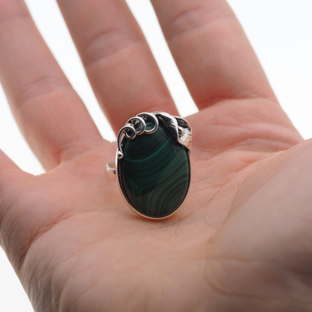 Pierścionek regulowany z owalnym Malachitem w srebrze oksydowanym
