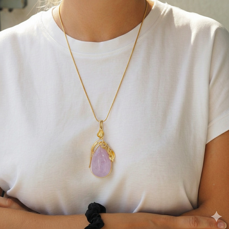 Zawieszka - Kunzyt łza w srebrze złoconym z liśćmi