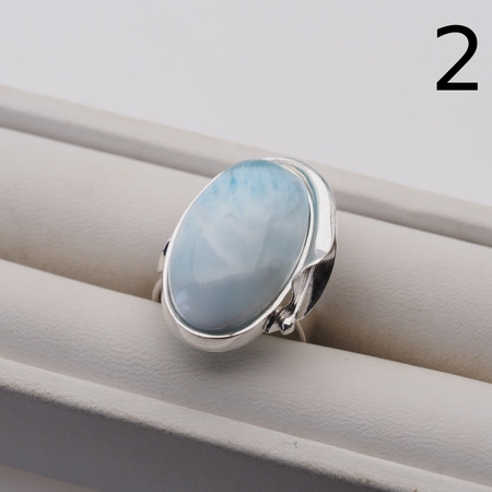 Pierścionek z owalnym Larimarem w srebrze z liściem