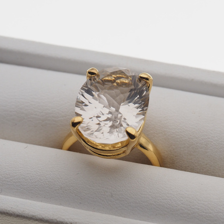 Pierścionek - Kryształ Górski owal (szlif diamentowy) i srebro złocone