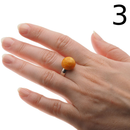 Pierścionek regulowany z okrągłym Bursztynem Mlecznym w srebrze