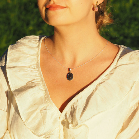 Zawieszka z owalnym Kamieniem Słonecznym w srebrze rodowanym