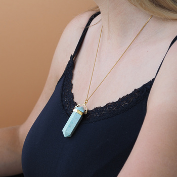 Naszyjnik - Turkus sopel w okuciu na łańcuszku złoconym