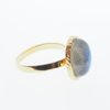 Pierścionek z Labradorytem owalnym w złoconym srebrze młotkowanym