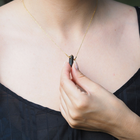 Naszyjnik - Obsydian złoty sopel na łańcuszku srebrnym złoconym