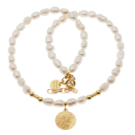 Naszyjnik z powyginaną blaszką- Białe Perły hodowane i srebro złocone