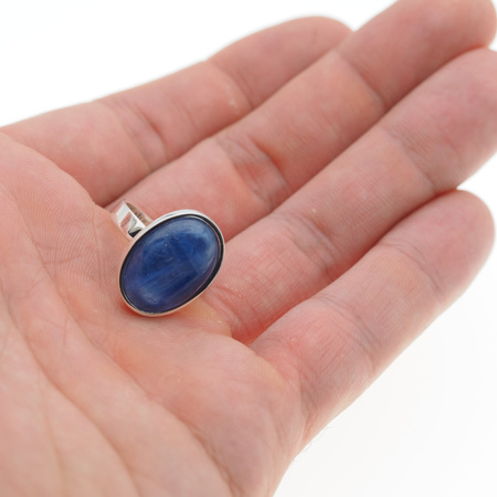 Pierścionek z owalnym Kyanitem w srebrze