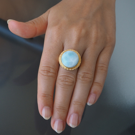 Pierścionek regulowany - okrągły Larimar w srebrze złoconym