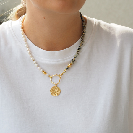 Naszyjnik z Pereł i Jaspisu Dalmatyńskiego z młotkowaną zawieszką – srebro pozłacane 24k