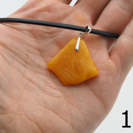 Naszyjnik  na rzemieniu - surowy Bursztyn mleczny