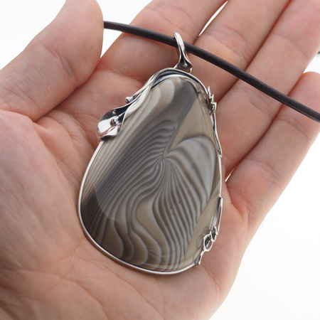 Naszyjnik z Krzemieniem Pasiastym na rzemieniu – srebro oksydowane 925