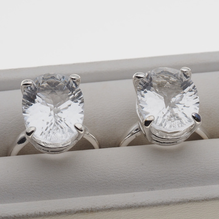 Pierścionek - Kryształ Górski owal (szlif diamentowy) w srebrze