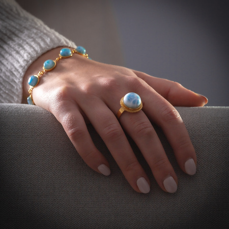 Pierścionek regulowany - okrągły Larimar w srebrze złoconym