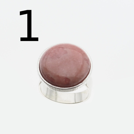 Pierścionek regulowany z okrągłym Rodochrozytem w srebrze młotkowanym