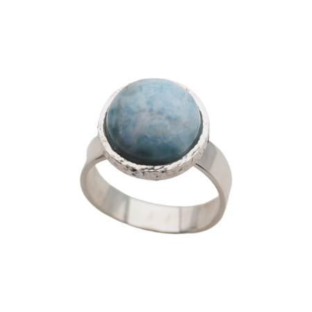 Pierścionek regulowany z okrągłym Larimarem w srebrze młotkowanym