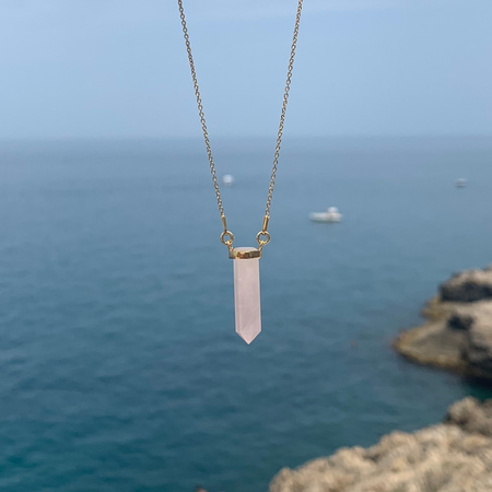 Naszyjnik - Kwarc Różowy mały sopel w okuciu na łańcuszku