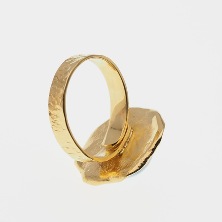 Pierścionek regulowany - okrągły Larimar w złoconym srebrze młotkowanym