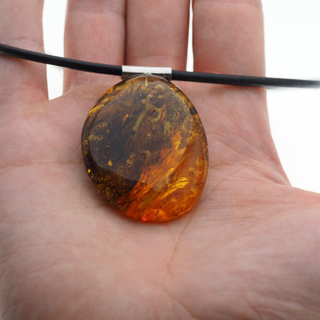 Naszyjnik  na rzemieniu -  przezroczysty Bursztyn ze szczątkami organicznymi