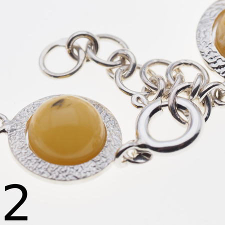 Bransoletka - mleczny bursztyn okrągły i srebro młotkowane