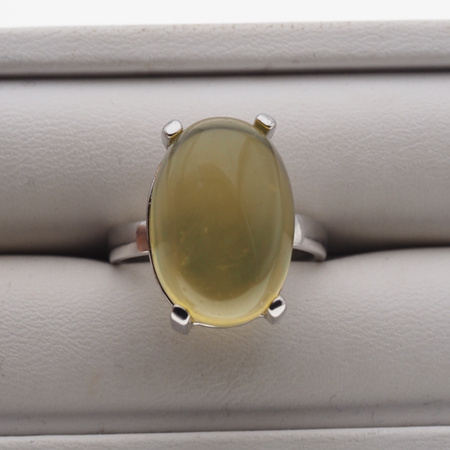 Pierścionek z owalnym Cytrynem w srebrze rodowanym.