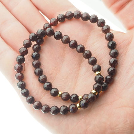 Bransoletka na gumce - fasetowany Granat kulki 7mm i srebro złocone