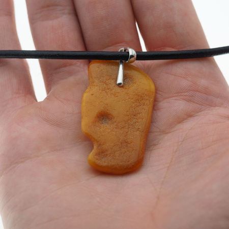 Naszyjnik  na rzemieniu - surowy Bursztyn mleczny