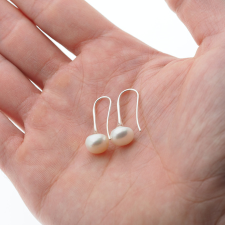 Kolczyki trąbki - białe, okrągłe Perły w srebrze