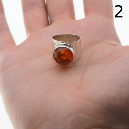 Pierścionek sygnet - Koniakowy Bursztyn fasetowany w srebrze (różne rozmiary)