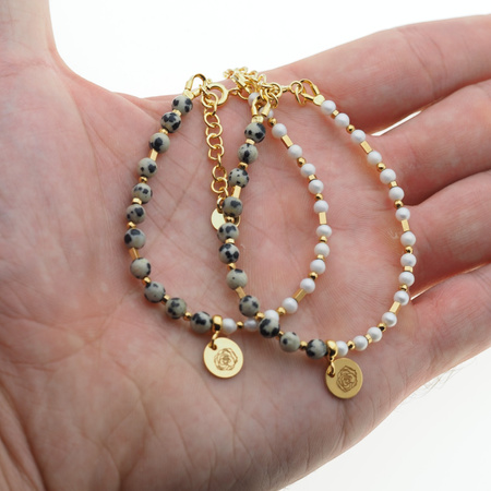 Bransoletka z Perłami i Jaspisem Dalmatyńskim – srebro pozłacane 24k, ręcznie robiona, zawieszka kwiat