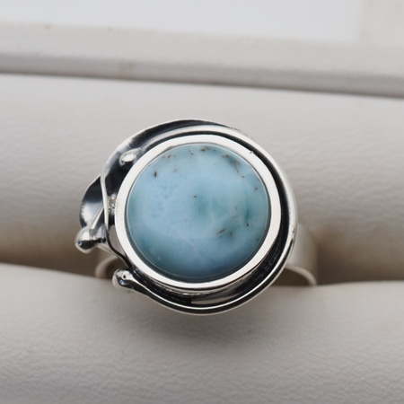 Pierścionek regulowany z okrąłym Larimarem w srebrze oksydowanym z liściem
