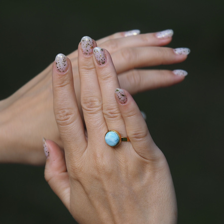 Pierścionek regulowany - okrągły Larimar 10 mm w srebrze złoconym