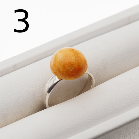 Pierścionek regulowany z okrągłym Bursztynem Mlecznym w srebrze