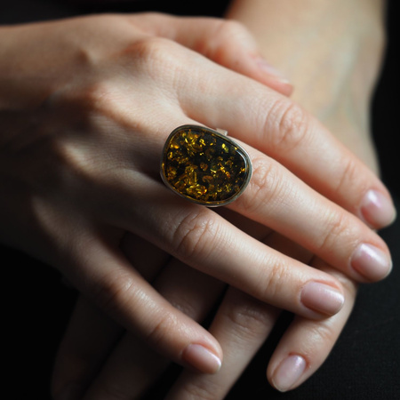 Pierścionek regulowany z Bursztynem Zielonym w srebrze