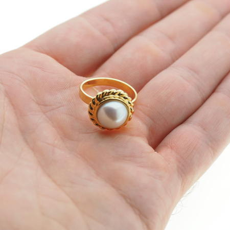 Pierścionek - Biała Perła okrągła w srebrze złoconym