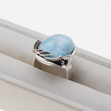 Pierścionek regulowany z owalnym Larimarem w srebrze oksydowanym z liściem