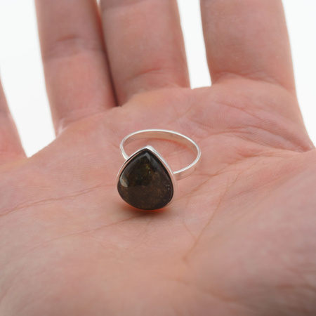 Pierścionek regulowany z Granatem Zielonym w srebrze.