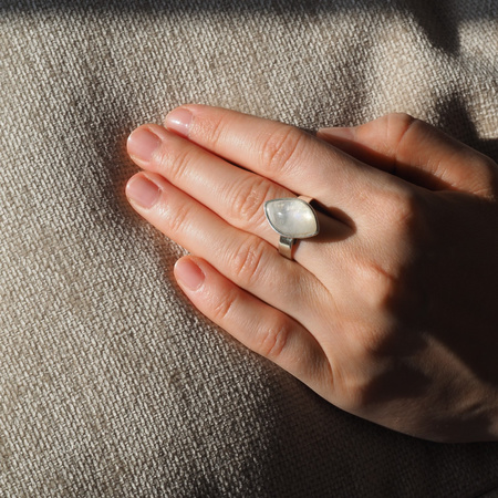 Pierścionek regulowany - Kamień Księżycowy i srebro (różne kamienie do wyboru)