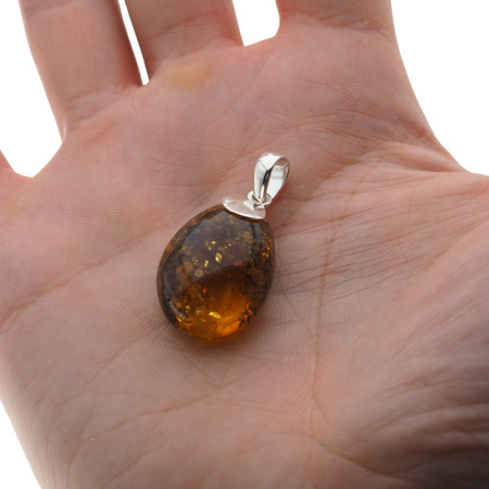 Zawieszka - zielony Bursztyn z łuskami w srebrze 